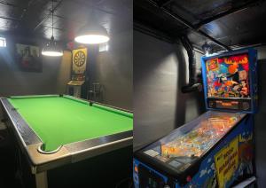 a game room with a pool table and a game machine at Suite avec jacuzzi idéale pour visiter la Normandie in Saint-Jean-du-Cardonnay