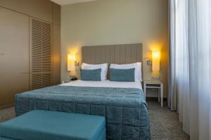 Postel nebo postele na pokoji v ubytování Montebelo Girassol Maputo Hotel