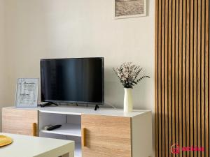TV a/nebo společenská místnost v ubytování Ubicación ideal, relax y piscina