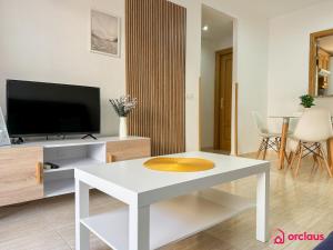 TV a/nebo společenská místnost v ubytování Ubicación ideal, relax y piscina