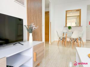 TV a/nebo společenská místnost v ubytování Ubicación ideal, relax y piscina