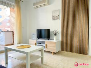 TV a/nebo společenská místnost v ubytování Ubicación ideal, relax y piscina