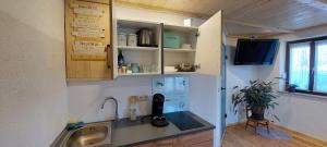 Kuchyň nebo kuchyňský kout v ubytování Kleine Ferienwohnung am Häufchen Höfchen + 4 fotografie