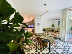 Posezení v ubytování SolVanya by evaddo 2BHK Luxury Villa with Private Pool in Siolim