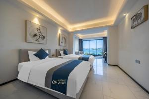 Voodi või voodid majutusasutuse Huizhou Xunliao Bay Qingpu Hotel toas