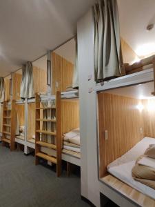 Postel nebo postele na pokoji v ubytování KOREGA ! Hostel Osaka Namba