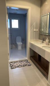 Ένα μπάνιο στο Dar Al Mashaer Luxury Apartment #112 +17 φωτογραφίες