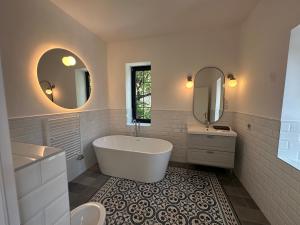 Kúpeľňa v ubytovaní Pelso Luxury Apartments + 33 fotografií