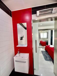 Kúpeľňa v ubytovaní Luxury Seafront Apartment 3BR Ta Xbiex