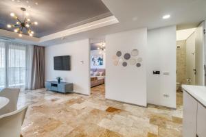 a living room with white walls and tile floors at Astria Mediterana - Complex Novum in Olimp