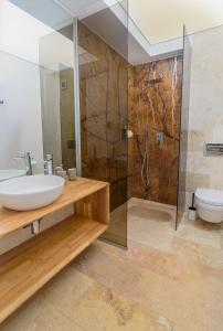 a bathroom with a sink and a shower at Astria Mediterana - Complex Novum in Olimp +23 photos
