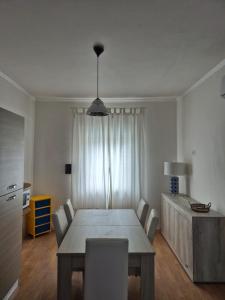 Η κουζίνα ή μικρή κουζίνα στο Villa Elvira Country House