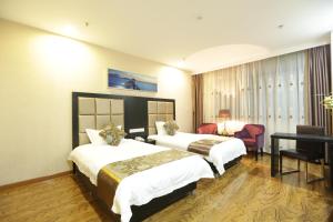 Postel nebo postele na pokoji v ubytování Hotel Classic Plaza At Delhi Airport