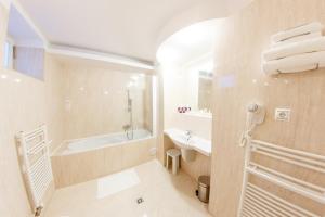 Vannituba majutusasutuses Hotel Kristály Imperial