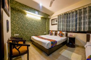 Postel nebo postele na pokoji v ubytování Hotel Classic Plaza At Delhi Airport