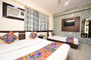 Postel nebo postele na pokoji v ubytování Hotel Classic Plaza At Delhi Airport