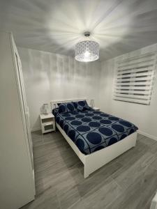 a bedroom with a bed with a blue comforter at Vivienda turística Ares in Ares