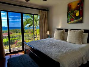 Voodi või voodid majutusasutuse Condo at Reserva Conchal toas