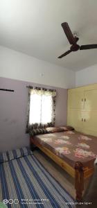 Postel nebo postele na pokoji v ubytování Shree chendur Residency ROOMS