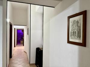 Uma televisão e/ou sistema de entretenimento em NewDesign - Apartment in the Heart of Sassari
