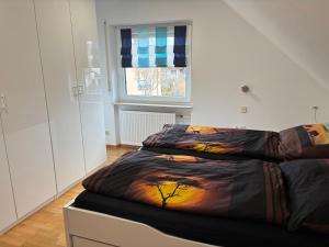 a bedroom with two beds and a window at Ferienwohnung Allersberg beim Rothsee in Allersberg
