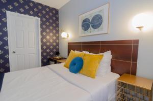 Postel nebo postele na pokoji v ubytování Hotel Dorion