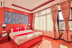 Postel nebo postele na pokoji v ubytování OYO 676 Hotel Maalaxmi Inn