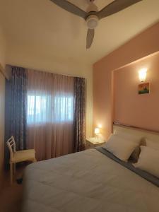 Ένα ή περισσότερα κρεβάτια σε δωμάτιο στο Beautiful apartment near the beach
