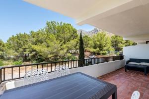 a patio with a table and chairs on a balcony at Acogedor apartamento en Betlem in Colonia de Sant Pere