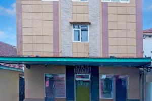 a tall building with windows on top of it at Collection O R.Sukamto Near Palembang Trade Center Mall in Palembang