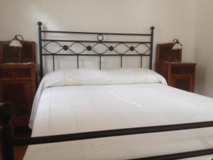 Łóżko lub łóżka w pokoju w obiekcie Il Capriolo Felice - Agriturismo