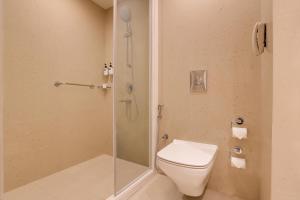 Kúpeľňa v ubytovaní Keys Prima by Lemon Tree Hotels, Pimpri, Pune