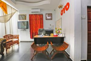 an office with a desk and two chairs in a room at OYO 89933 Nun Hotel in Jeli +60 photos