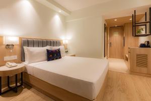 Posteľ alebo postele v izbe v ubytovaní Keys Prima by Lemon Tree Hotels, Pimpri, Pune
