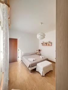 Кровать или кровати в номере Radames House