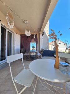 a white table and chairs in a living room at Apartment Dry dock in Postira
