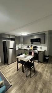 Kuchyň nebo kuchyňský kout v ubytování 1 bedroom- 1 bath private suit + 14 fotografií