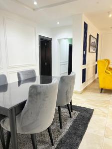 Χώρος καθιστικού στο Tastefully Furnished Two bedrooms Wuye