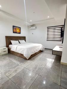 Ένα ή περισσότερα κρεβάτια σε δωμάτιο στο Tastefully Furnished Two bedrooms Wuye