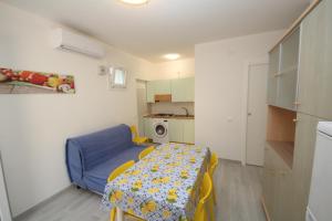 Kuchyň nebo kuchyňský kout v ubytování Villa Manu appartamento 02 + 6 fotografií