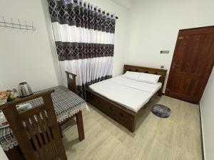 Postel nebo postele na pokoji v ubytování Isuru Piyasa