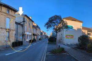 an empty street with a yellow hose on the road at Studio spacieux - Labronie in Sarlat-la-Canéda