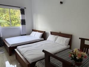 Postel nebo postele na pokoji v ubytování Isuru Piyasa
