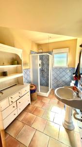 Ένα μπάνιο στο Escape Rural en la Marina Alta