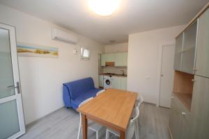 Kuchyň nebo kuchyňský kout v ubytování Villa Manu appartamento 01 + 5 fotografií