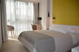 Łóżko lub łóżka w pokoju w obiekcie Hotel Bilbao Plaza