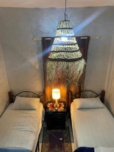 Rúm í herbergi á Surf Like a Local Authentic Home Stay