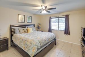 En eller flere senge i et værelse på Lake Havasu Retreat + 16 billeder