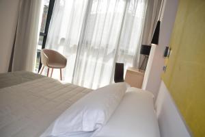 Łóżko lub łóżka w pokoju w obiekcie Hotel Bilbao Plaza