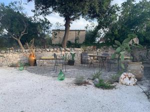 Aed väljaspool majutusasutust Trulli Santa Maria Odegitria Relais